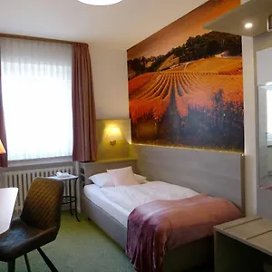 Otel Wurms, Düsseldorf